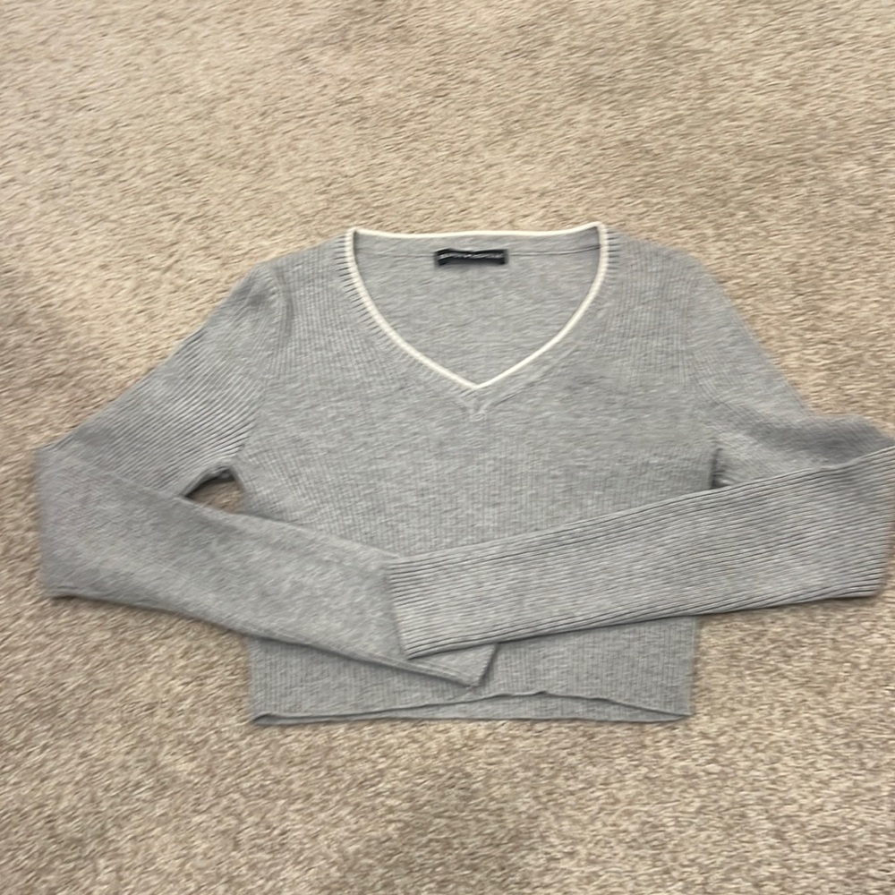 Brandy Melville Cropped sweater